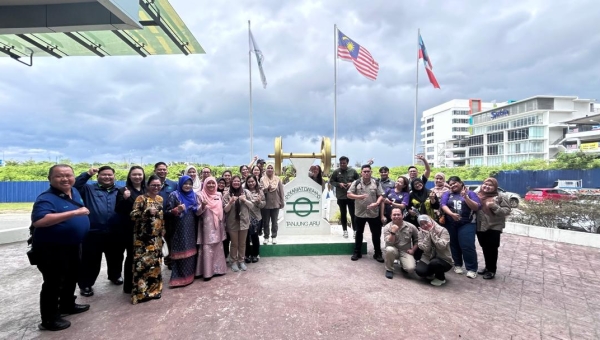 KUNJUNGAN HORMAT DARIPADA JABATAN PERHUTANAN SABAH (SABAH FORESTRY DEPARTMENT)