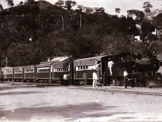 Lokomotif wap dan gerabak penumpang Keretapi Sabah Lokomotif wap dan gerabak penumpang Keretapi Sabah